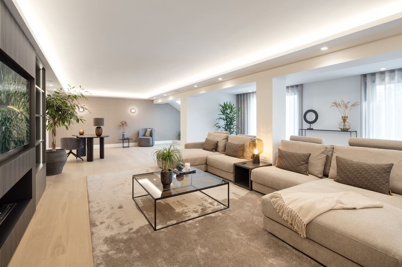 5 slaapkamer Villa te koop in Nueva Andalucia met zwembad garage - € 6.900.000 (Ref: 8778063)