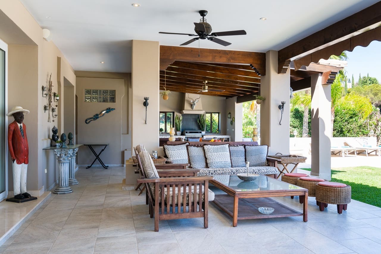 7 slaapkamer Villa te koop in Nueva Andalucia met zwembad garage - € 5.850.000 (Ref: 8778068)