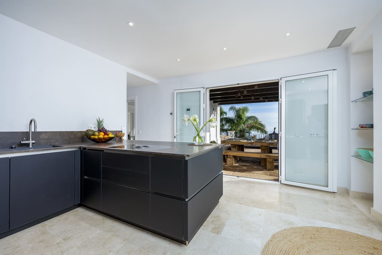 6 soverom Villa til salgs i Malaga by med svømmebasseng garasje - € 4 000 000 (Ref: 8778071)