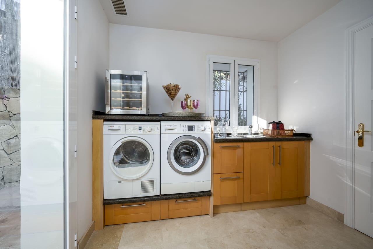 6 soverom Villa til salgs i Malaga by med svømmebasseng garasje - € 4 000 000 (Ref: 8778071)