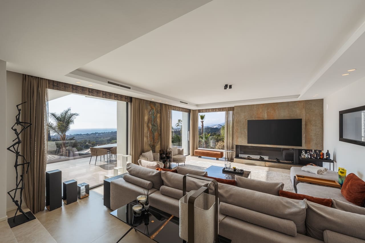 4 bedroom Villa for sale in El Rosario with pool garage - € 3,500,000 (Ref: 8778074)