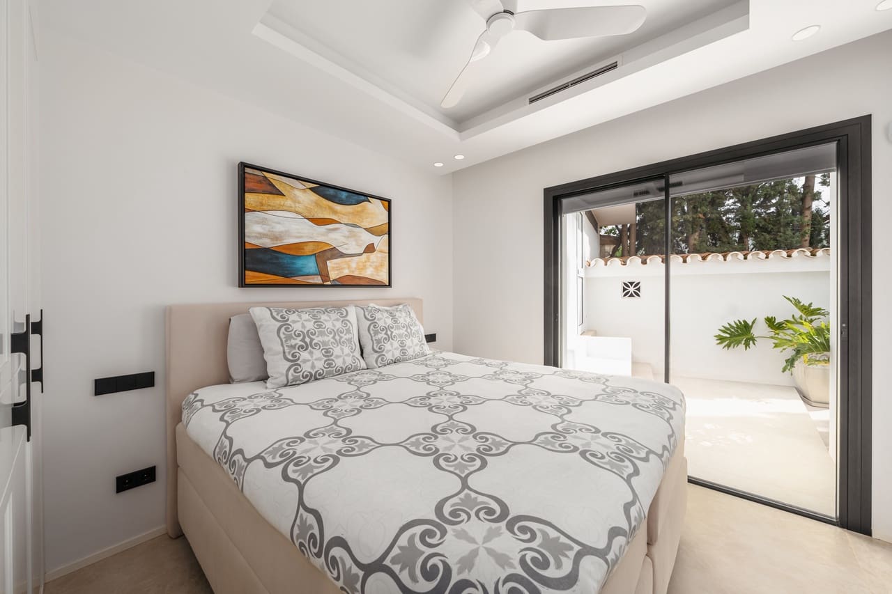 4 bedroom Villa for sale in El Rosario with pool garage - € 3,500,000 (Ref: 8778074)