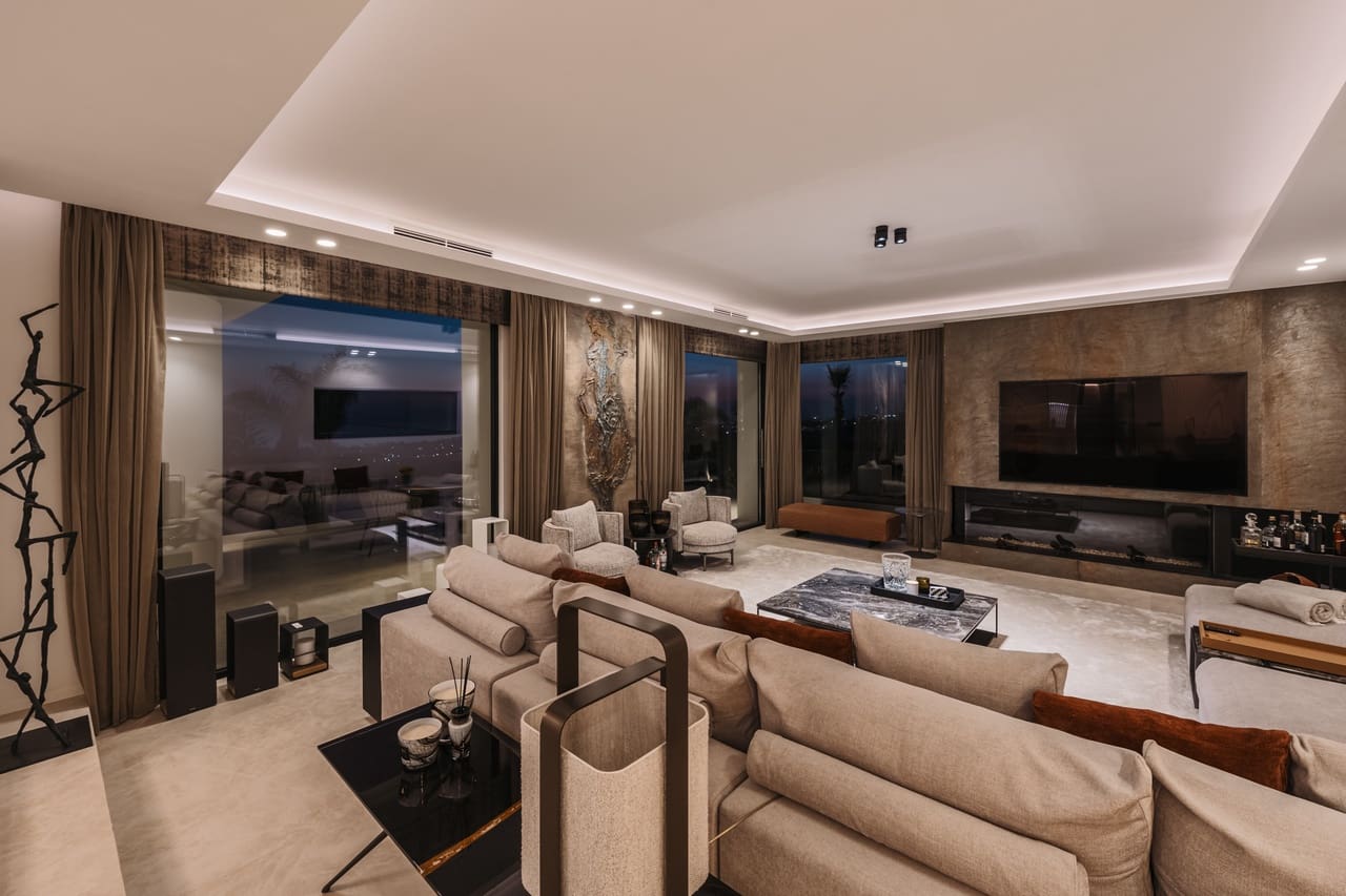 4 bedroom Villa for sale in El Rosario with pool garage - € 3,500,000 (Ref: 8778074)