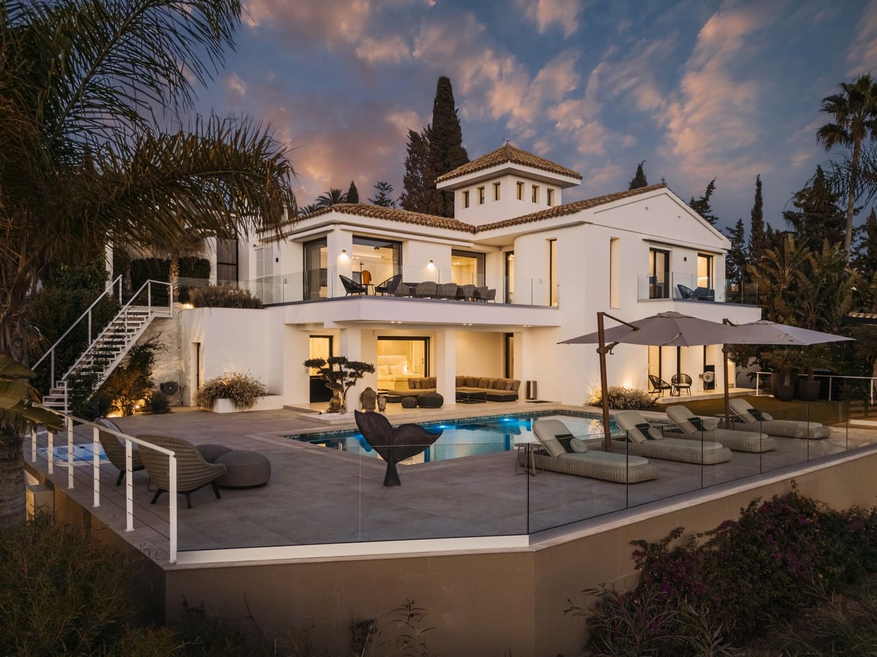 4 bedroom Villa for sale in El Rosario with pool garage - € 3,500,000 (Ref: 8778074)