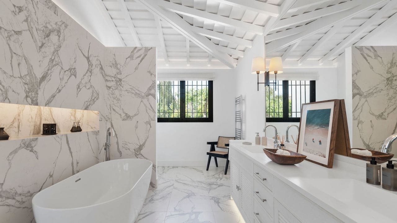 7 sypialnia Willa na sprzedaż w Nueva Andalucia z basenem garażem - 6 990 000 € (Ref: 8778091)