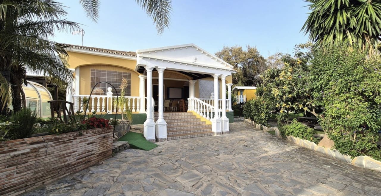 4 soverom Villa til salgs i Marbella med svømmebasseng garasje - € 1 400 000 (Ref: 8796319)
