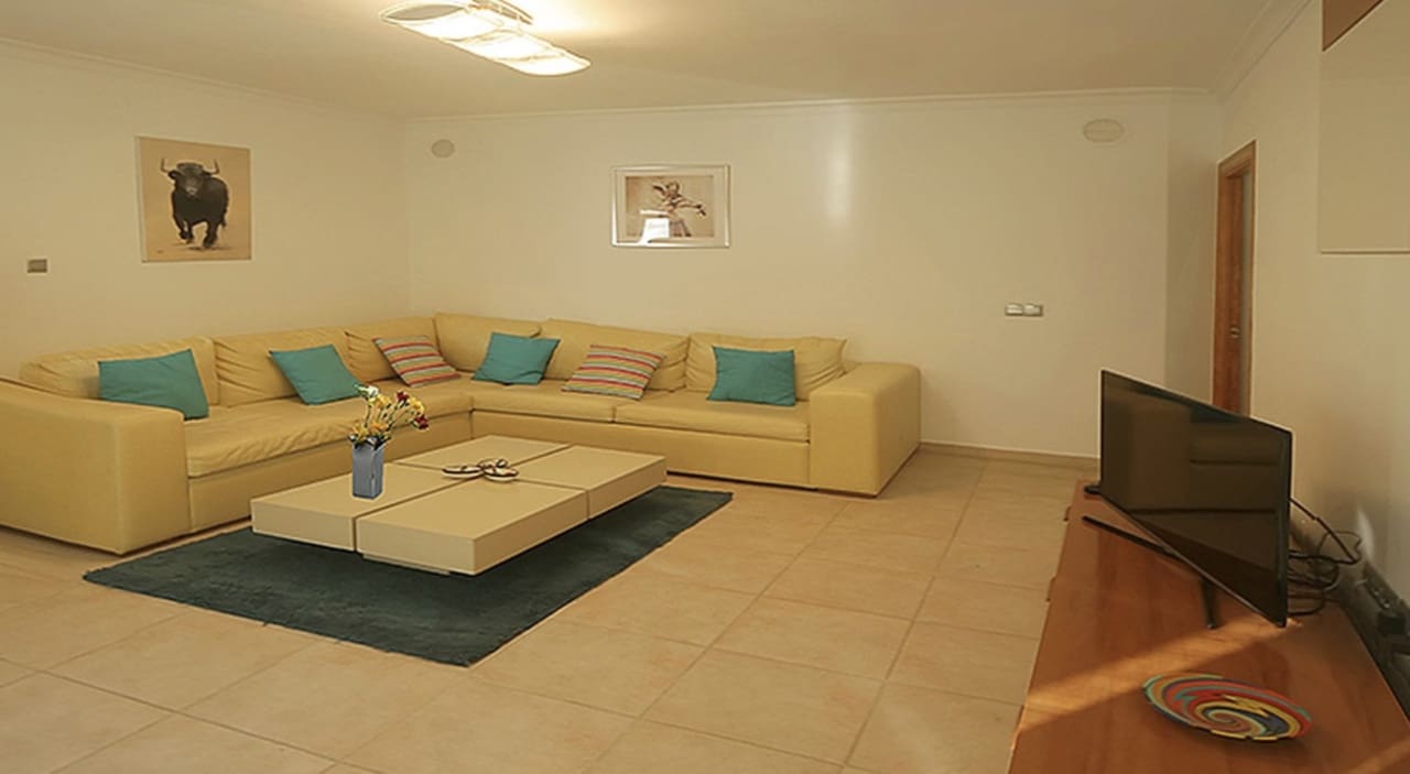 5 soveværelse Villa til salg i Benahavis med swimmingpool garage - € 895.000 (Ref: 8796321)