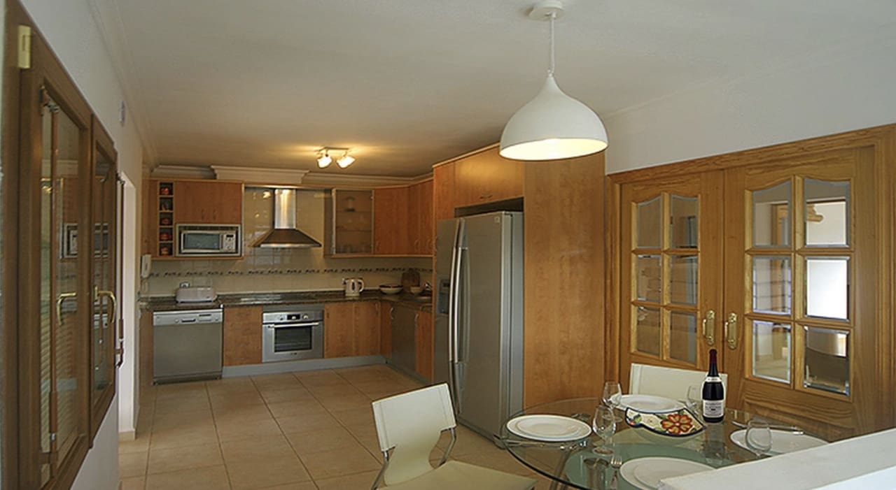 5 soveværelse Villa til salg i Benahavis med swimmingpool garage - € 895.000 (Ref: 8796321)