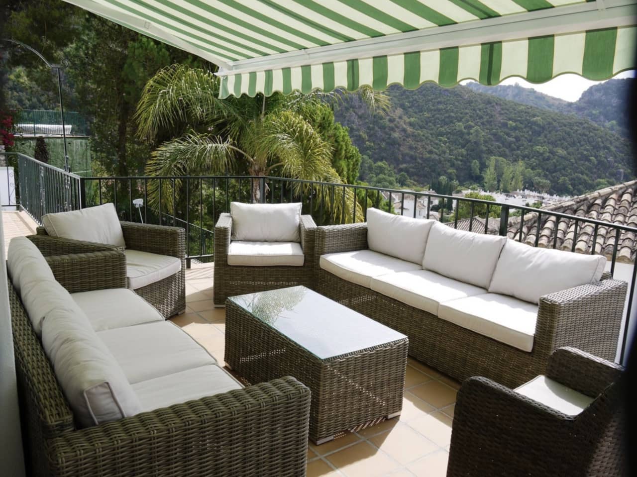 5 soveværelse Villa til salg i Benahavis med swimmingpool garage - € 895.000 (Ref: 8796321)