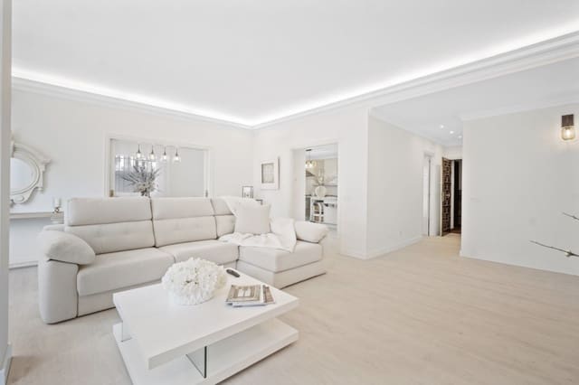 4 soveværelse Lejlighed til salg i Puerto Banus, Marbella med swimmingpool garage - € 1.690.000 (Ref: 8796322)