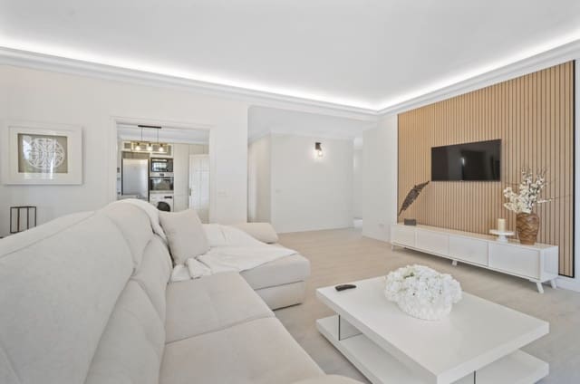 4 soveværelse Lejlighed til salg i Puerto Banus, Marbella med swimmingpool garage - € 1.690.000 (Ref: 8796322)