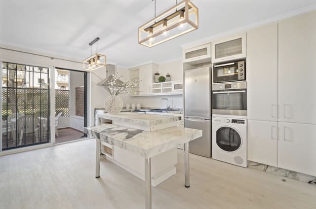 4 soveværelse Lejlighed til salg i Puerto Banus, Marbella med swimmingpool garage - € 1.690.000 (Ref: 8796322)