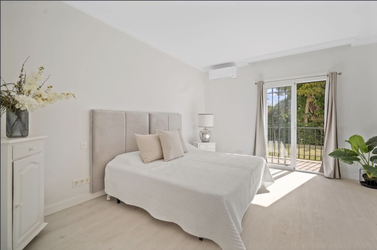 4 soveværelse Lejlighed til salg i Puerto Banus med swimmingpool garage - € 1.690.000 (Ref: 8796322)