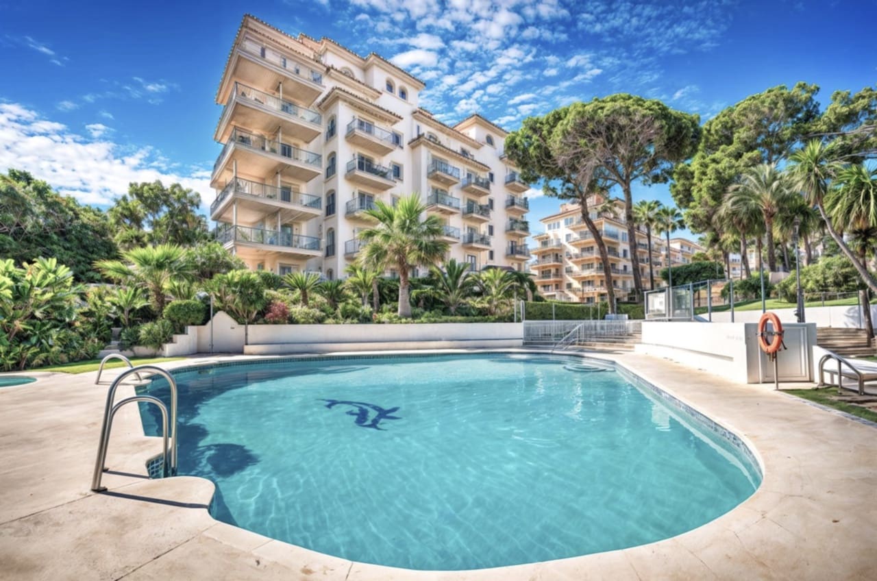 4 soveværelse Lejlighed til salg i Puerto Banus med swimmingpool garage - € 1.690.000 (Ref: 8796322)