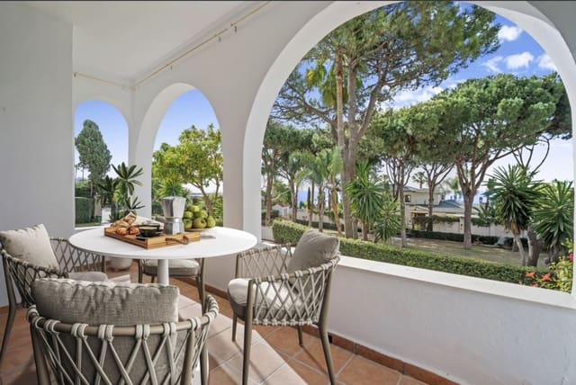 4 soveværelse Lejlighed til salg i Puerto Banus, Marbella med swimmingpool garage - € 1.690.000 (Ref: 8796322)