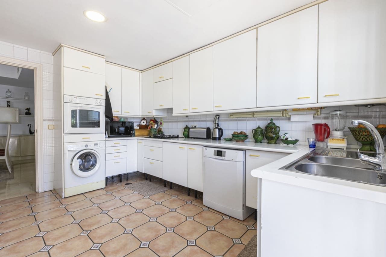 6 soveværelse Villa til salg i Marbella med swimmingpool garage - € 1.590.000 (Ref: 8796323)