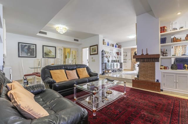 6 chambre Villa/Maison à vendre à Casco Antiguo, Marbella avec piscine garage - 1 590 000 € (Ref: 8796323)