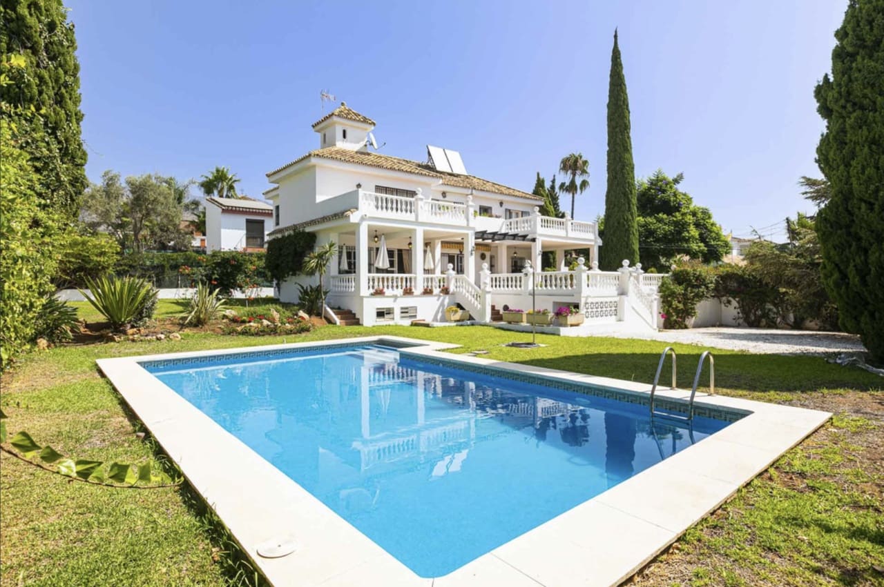 6 soveværelse Villa til salg i Marbella med swimmingpool garage - € 1.590.000 (Ref: 8796323)