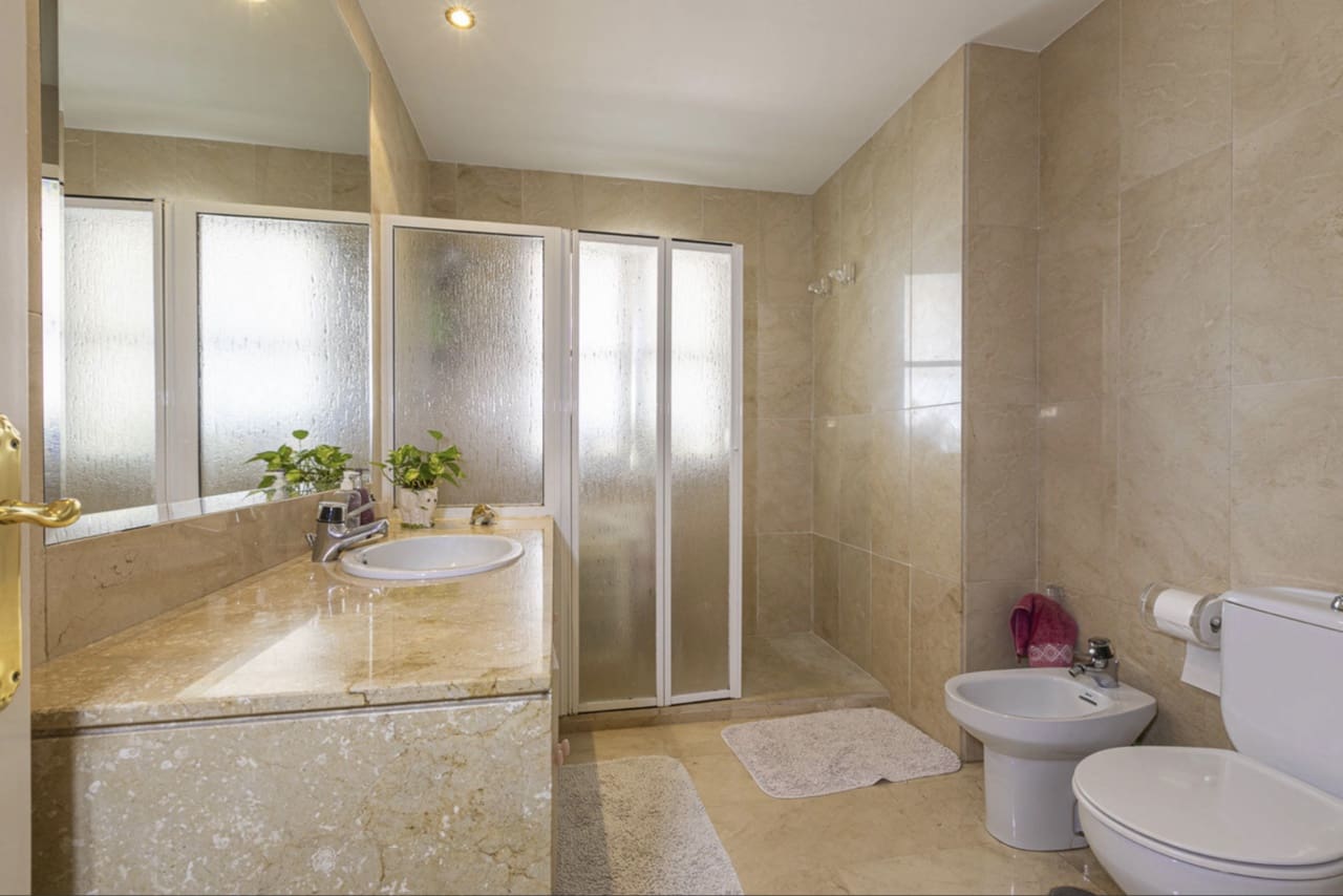 6 soveværelse Villa til salg i Marbella med swimmingpool garage - € 1.590.000 (Ref: 8796323)
