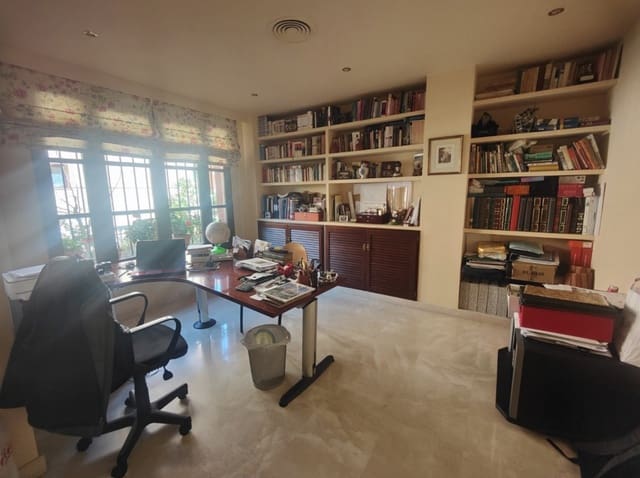 5 chambre Villa/Maison à vendre à Casco Antiguo, Marbella avec piscine garage - 1 550 000 € (Ref: 8796324)