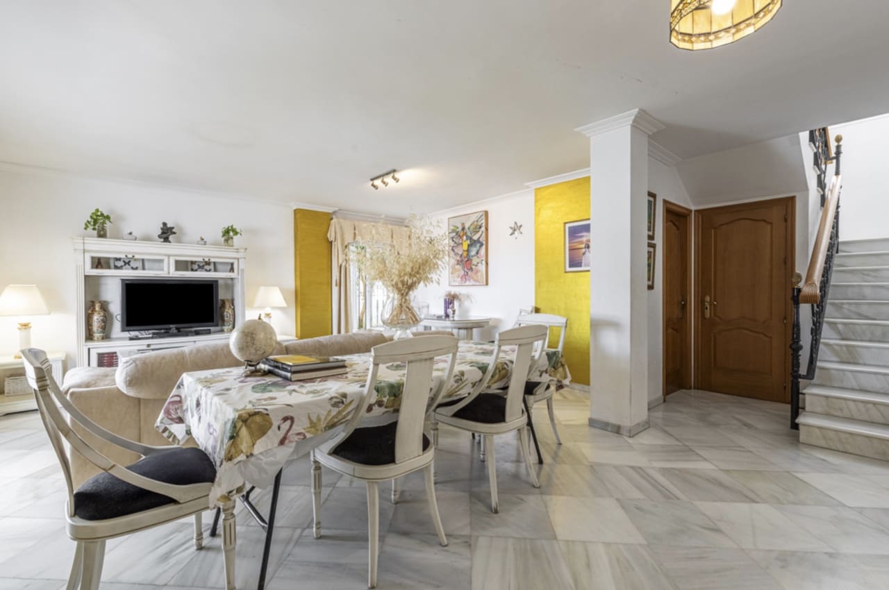 Chalet de 5 habitaciones en Marbella en venta con piscina garaje - 1.295.000 € (Ref: 8796325)