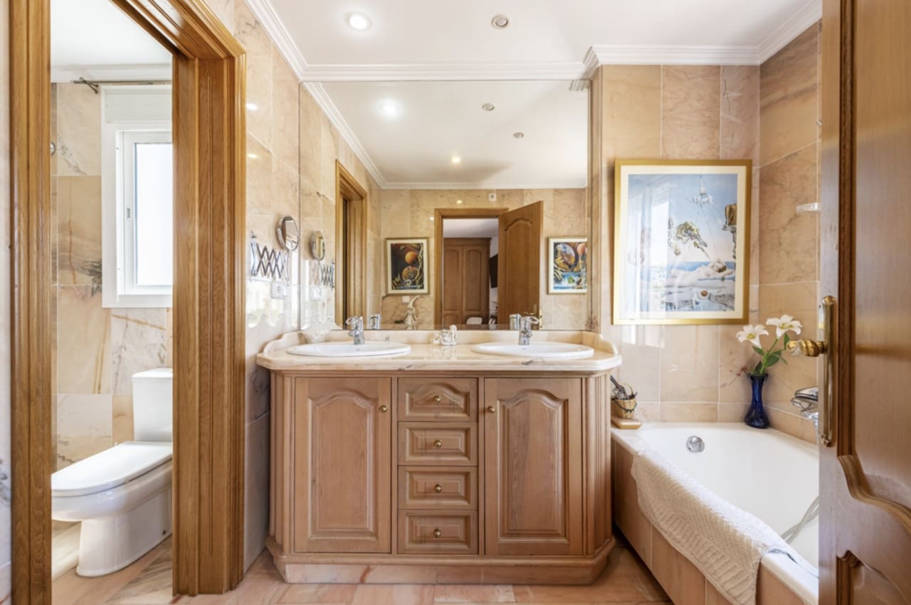Chalet de 5 habitaciones en Marbella en venta con piscina garaje - 1.295.000 € (Ref: 8796325)