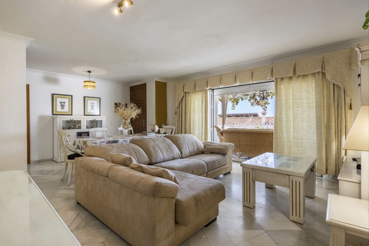 Chalet de 5 habitaciones en Marbella en venta con piscina garaje - 1.295.000 € (Ref: 8796325)
