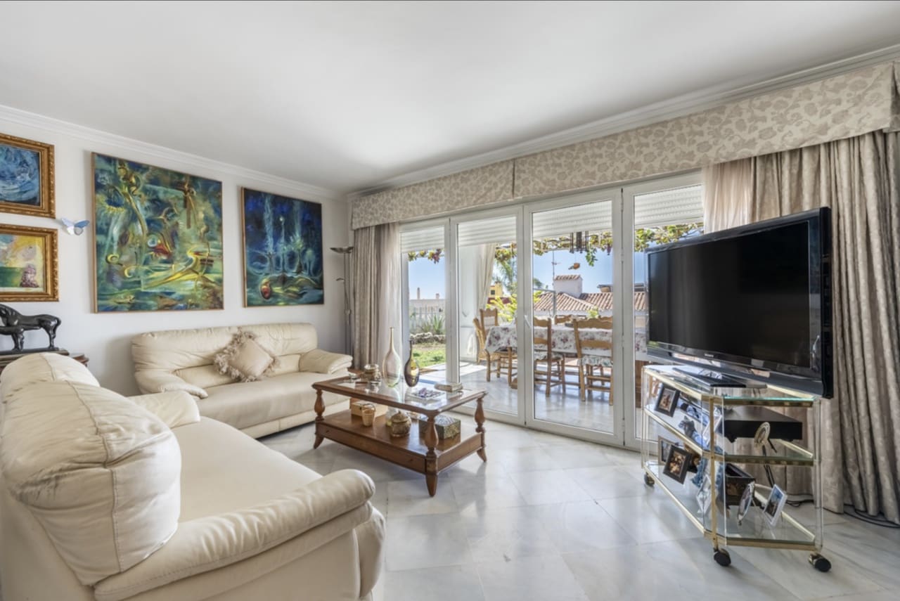 Chalet de 5 habitaciones en Marbella en venta con piscina garaje - 1.295.000 € (Ref: 8796325)