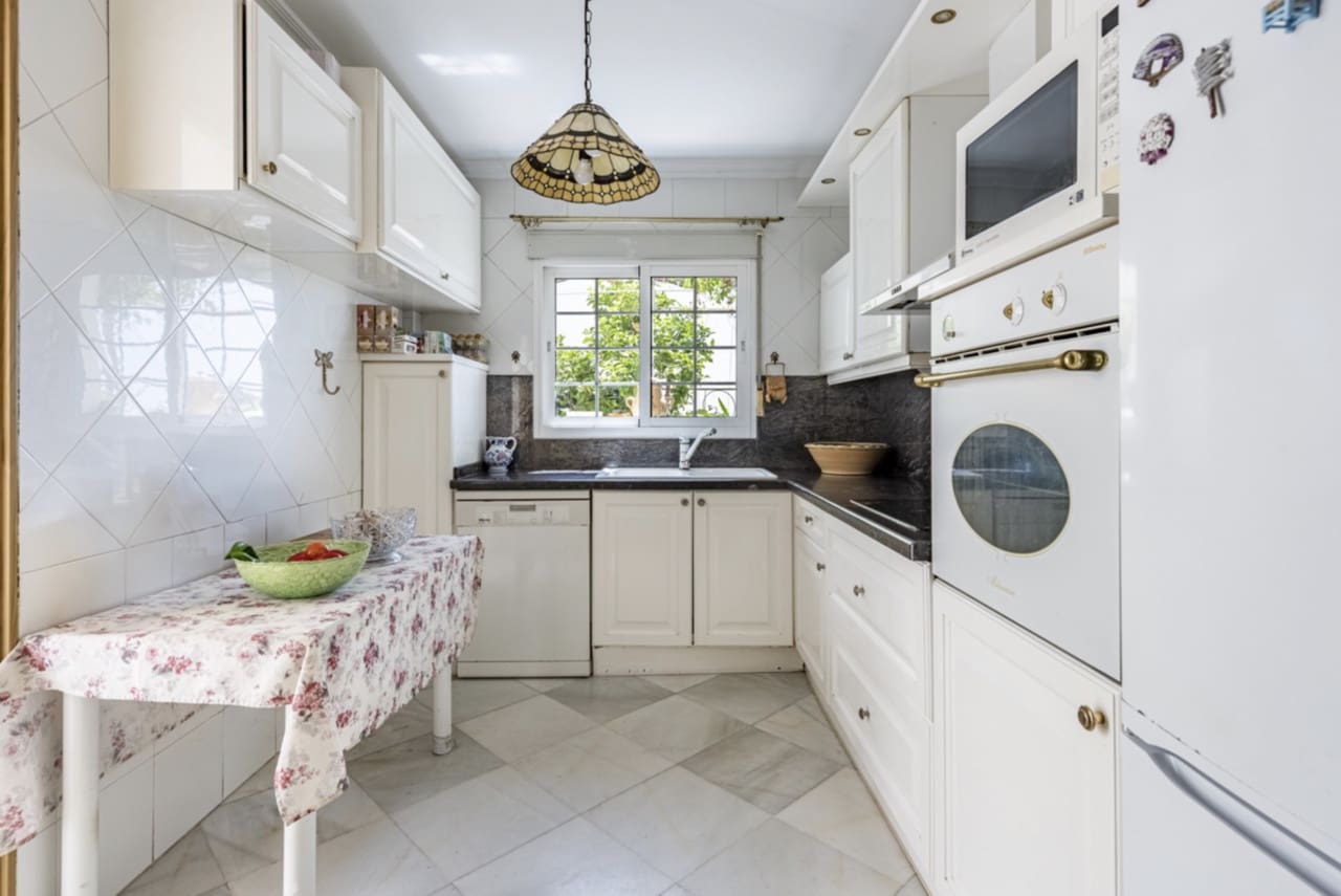 Chalet de 5 habitaciones en Marbella en venta con piscina garaje - 1.295.000 € (Ref: 8796325)