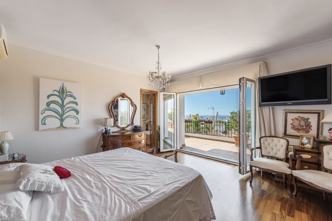 Chalet de 5 habitaciones en Marbella en venta con piscina garaje - 1.295.000 € (Ref: 8796325)