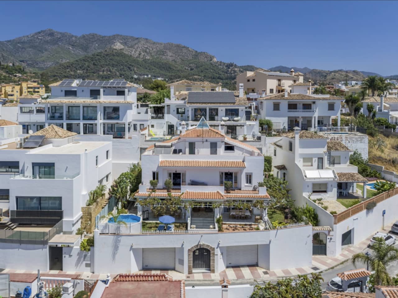 Chalet de 5 habitaciones en Marbella en venta con piscina garaje - 1.295.000 € (Ref: 8796325)