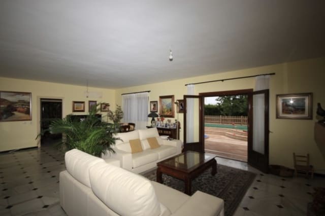7 chambre Villa/Maison à vendre à Casco Antiguo, Marbella avec piscine garage - 1 150 000 € (Ref: 8796327)
