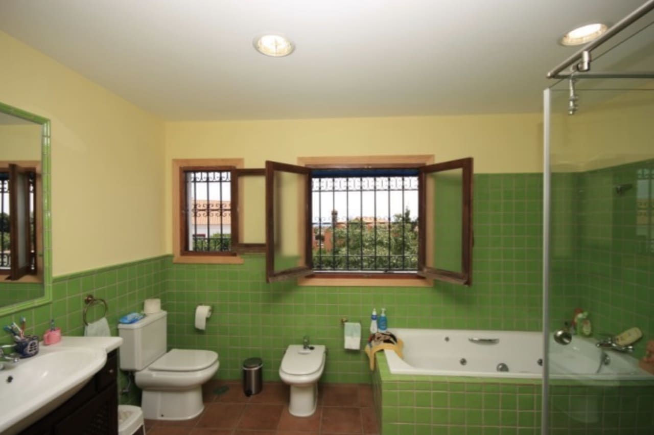 7 soveværelse Villa til salg i Marbella med swimmingpool garage - € 1.150.000 (Ref: 8796327)
