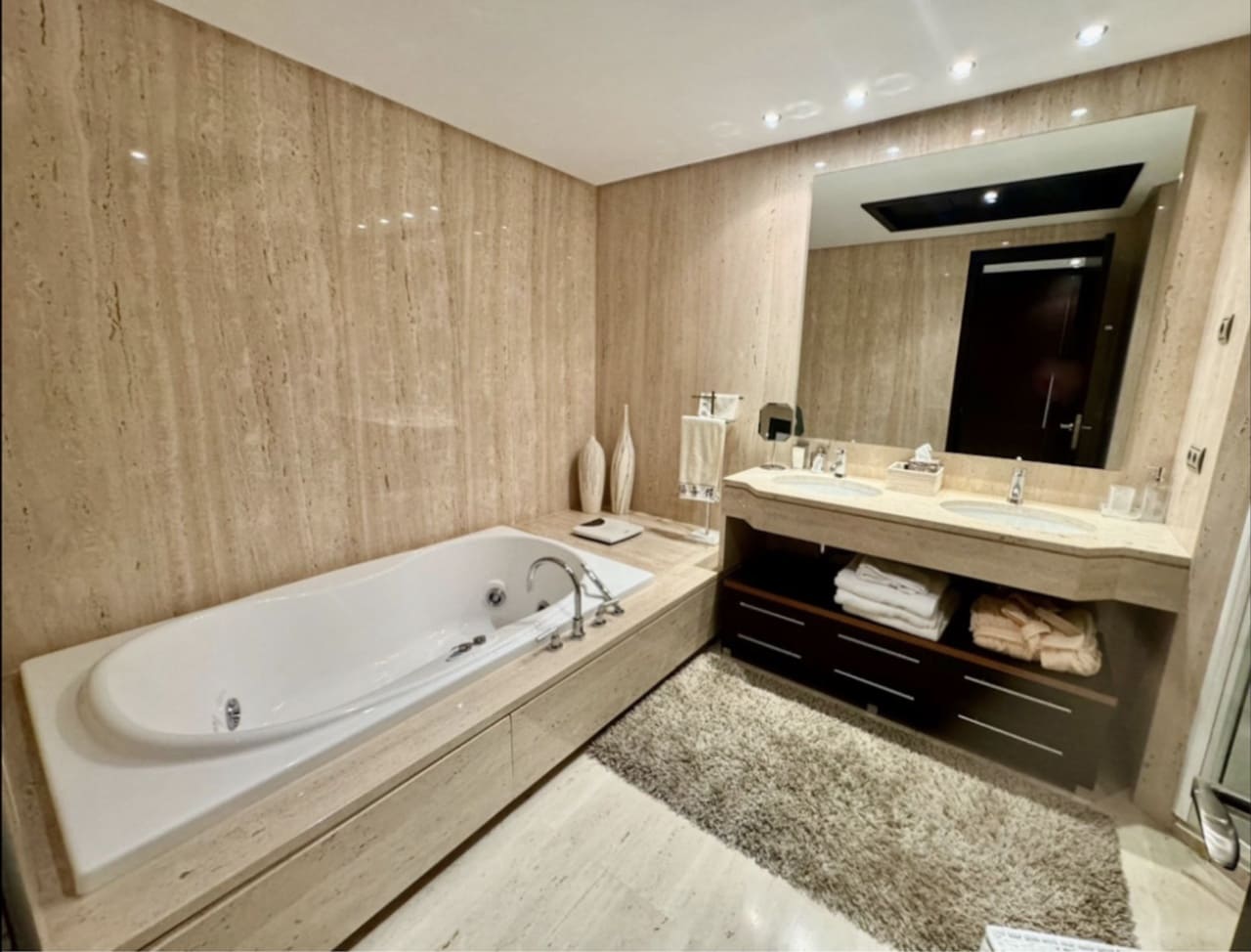 2 bedroom Apartment for sale in Puerto Banus with pool garage - € 2,800,000 (Ref: 8796328)