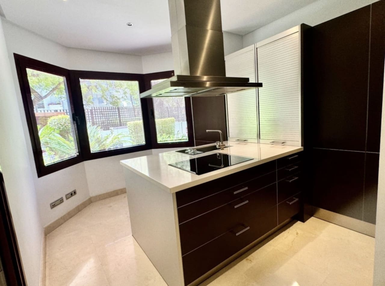 2 bedroom Apartment for sale in Puerto Banus with pool garage - € 2,800,000 (Ref: 8796328)