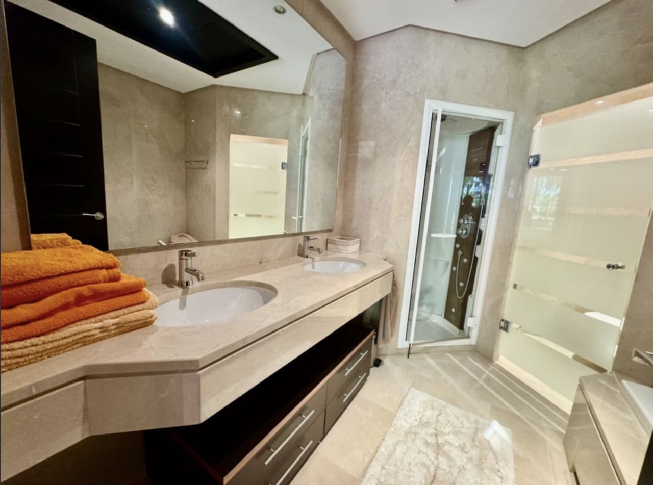 2 bedroom Apartment for sale in Puerto Banus with pool garage - € 2,800,000 (Ref: 8796328)