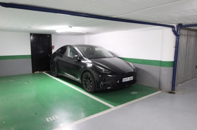 2 soveværelse Lejlighed til salg i Puerto Banus, Marbella med garage - € 515.000 (Ref: 8796329)