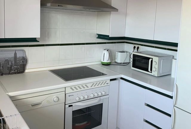 2 sypialnia Penthouse na sprzedaż w Puerto Banus, Marbella z basenem garażem - 530 000 € (Ref: 8796330)