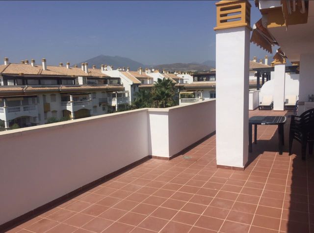 2 sypialnia Penthouse na sprzedaż w Puerto Banus, Marbella z basenem garażem - 530 000 € (Ref: 8796330)
