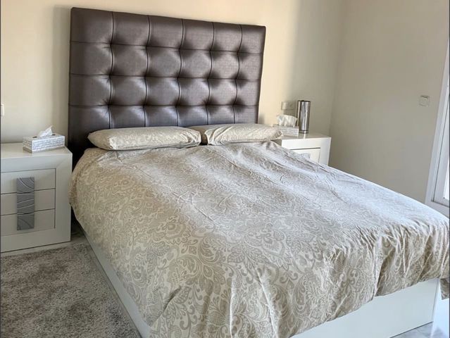 2 sypialnia Penthouse na sprzedaż w Puerto Banus, Marbella z basenem garażem - 530 000 € (Ref: 8796330)