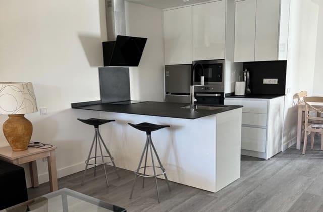 2 soveværelse Penthouse til salg i Puerto Banus, Marbella med swimmingpool garage - € 475.000 (Ref: 8796331)