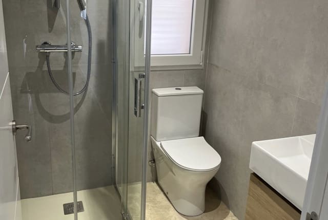 2 soveværelse Penthouse til salg i Puerto Banus, Marbella med swimmingpool garage - € 475.000 (Ref: 8796331)