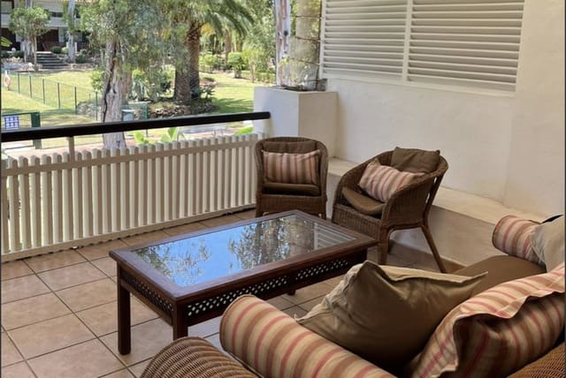 2 soveværelse Penthouse til salg i Puerto Banus, Marbella med swimmingpool garage - € 475.000 (Ref: 8796331)