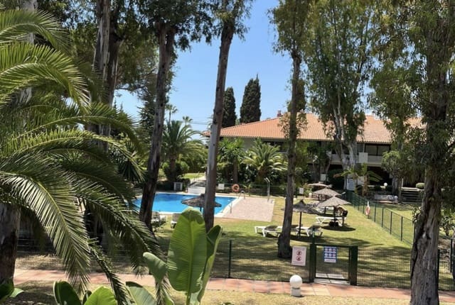 2 soveværelse Penthouse til salg i Puerto Banus, Marbella med swimmingpool garage - € 475.000 (Ref: 8796331)