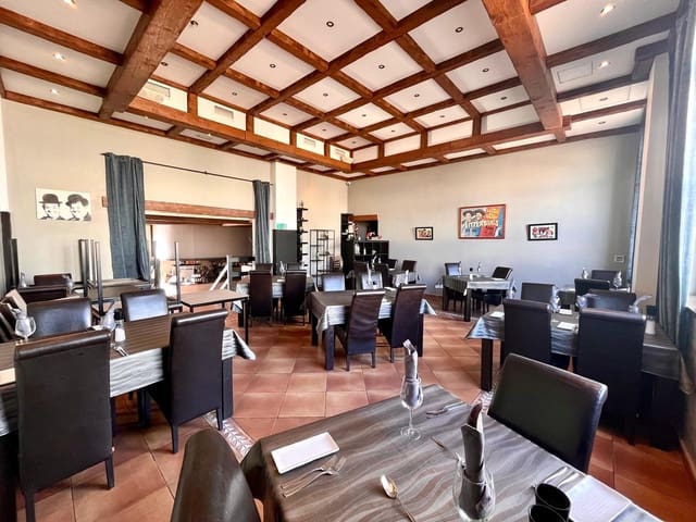 Erhverv til salg i Guardamar Playa, Guardamar del Segura - € 850.000 (Ref: 8800099)