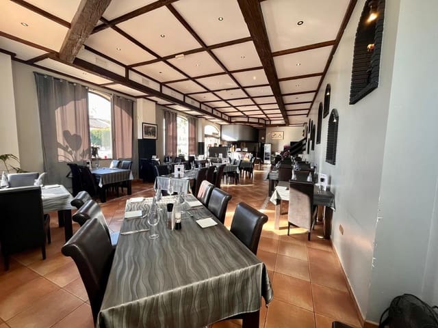 Erhverv til salg i Guardamar Playa, Guardamar del Segura - € 850.000 (Ref: 8800099)