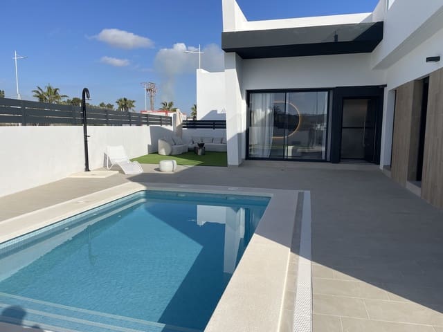 Chalet de 3 habitaciones en San Miguel de Salinas en venta con piscina - 499.900 € (Ref: 8800311)