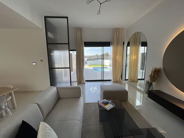 Chalet de 3 habitaciones en San Miguel de Salinas en venta con piscina - 499.900 € (Ref: 8800311)