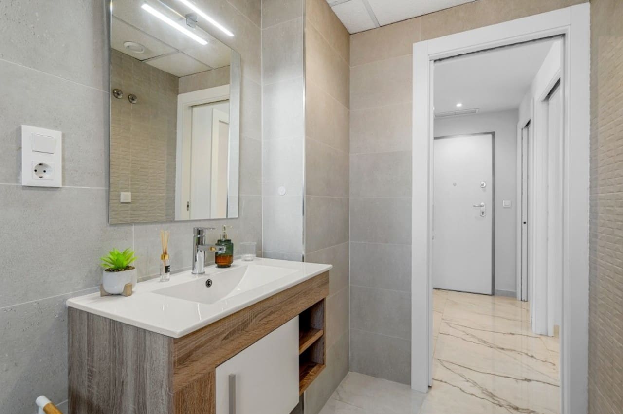 2 soverom Leilighet til salgs i Orihuela Costa med svømmebasseng garasje - € 315 000 (Ref: 8801595)