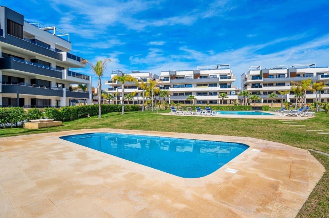 2 soverom Leilighet til salgs i Orihuela Costa med svømmebasseng garasje - € 315 000 (Ref: 8801595)
